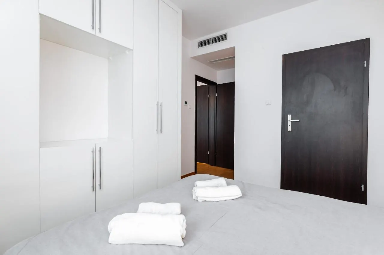 Hotel apartamentowy Green Wood Apartments Platinum Towers Warszawa