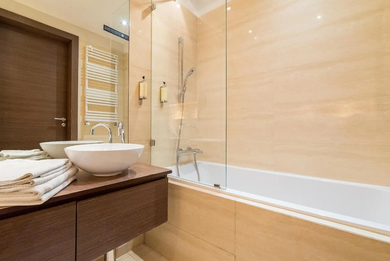 Hotel apartamentowy Green Wood Apartments Platinum Towers Warszawa